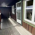 Stylish 4-bedroom With Mountain Views! Apartment