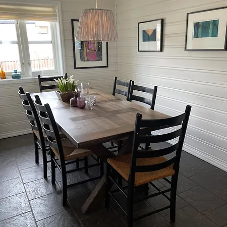Stylish 4-bedroom With Mountain Views! * Beitostolen