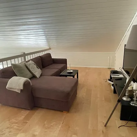 Stylish 4-bedroom With Mountain Views!