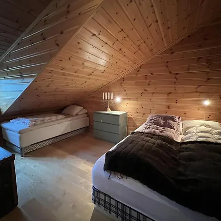 شقة Stylish 4-bedroom With Mountain Views!