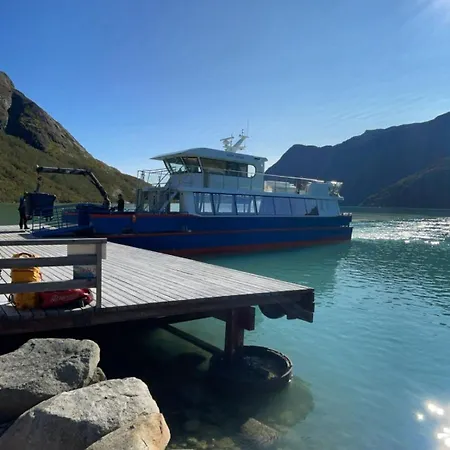 Stylish 4-bedroom With Mountain Views! Beitostolen