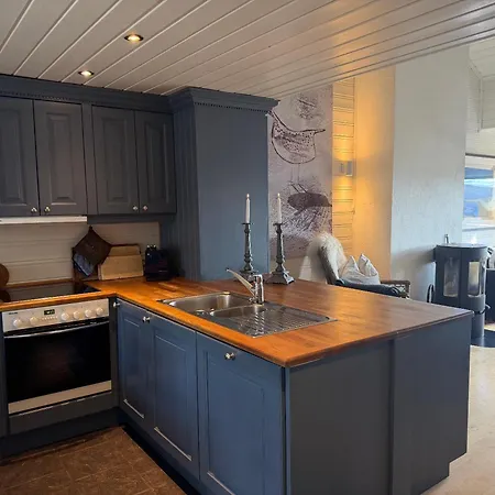 Leilighet Stylish 4-bedroom With Mountain Views!