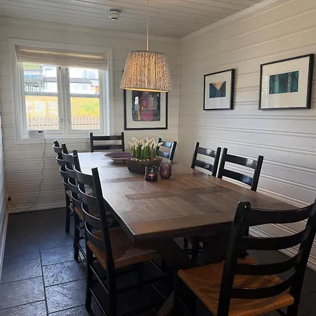 Stylish 4-bedroom With Mountain Views! * Beitostolen
