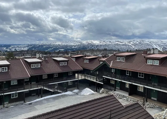 Stylish 4-bedroom With Mountain Views! Beitostolen