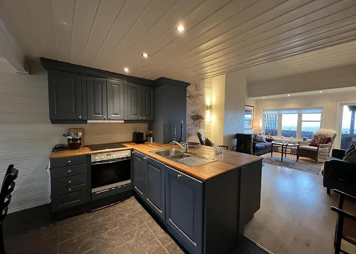 Apartment Stylish 4-bedroom With Mountain Views! *