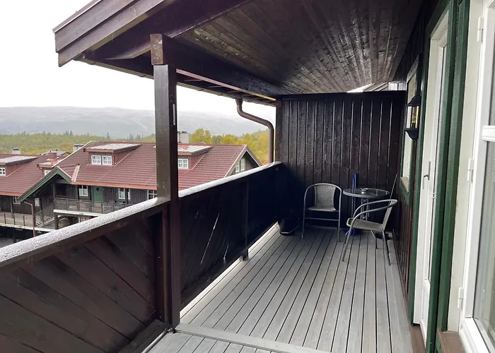 Stylish 4-bedroom With Mountain Views! *