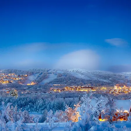 Stylish 4-bedroom With Mountain Views! Beitostolen