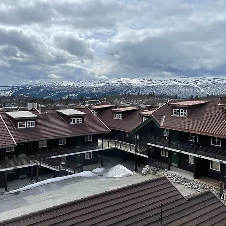 Stylish 4-bedroom With Mountain Views! Beitostolen