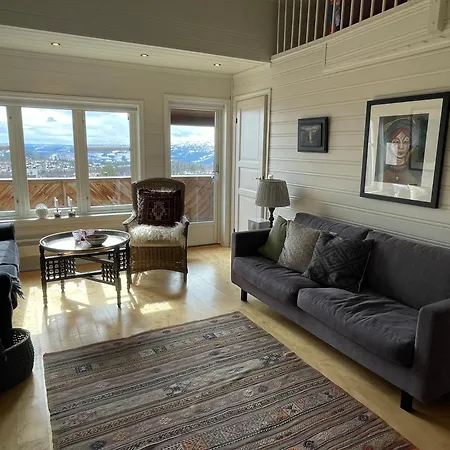Stylish 4-bedroom With Mountain Views! Appartement *