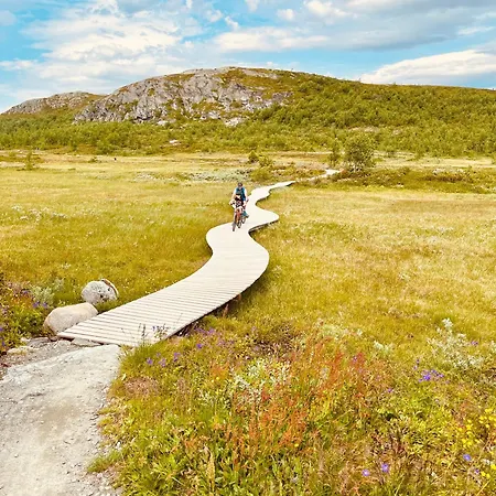 公寓 Stylish 4-bedroom With Mountain Views! *