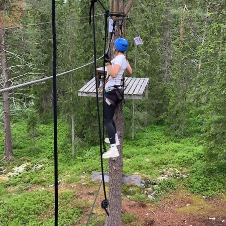 Stylish 4-bedroom With Mountain Views! 公寓 Beitostolen