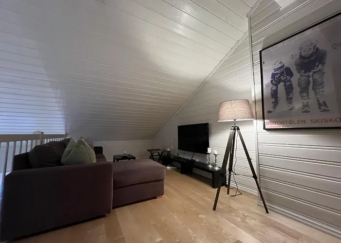 Stylish 4-bedroom With Mountain Views! Beitostolen