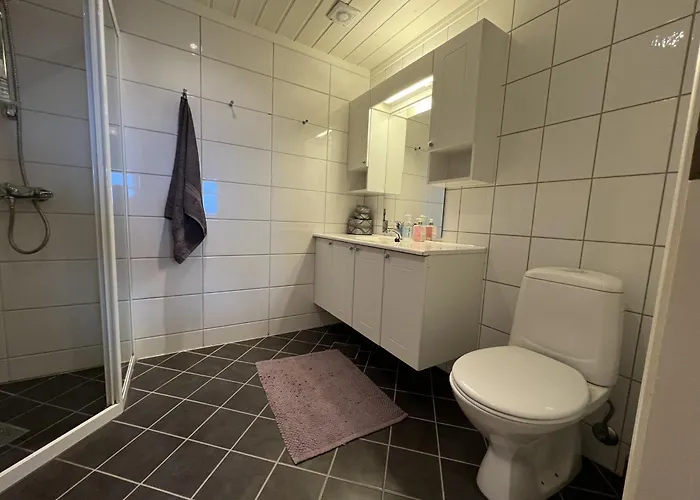 Stylish 4-bedroom With Mountain Views! Lägenhet *